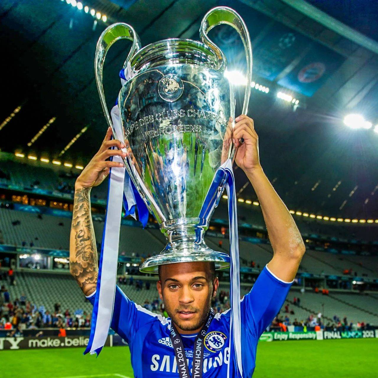 职业足坛明星球员退役消息令球迷唏嘘–足坛巨星宣布退役的简单介绍