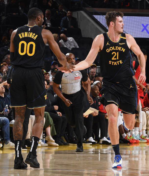 猛龙险胜全明星入选，米切尔关键表现点燃全场！